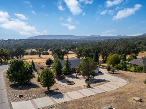 A home in Ahwahnee