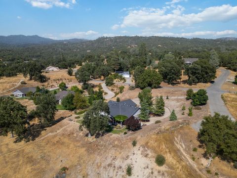 A home in Ahwahnee