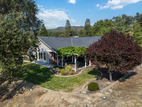 A home in Ahwahnee