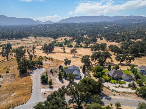 A home in Ahwahnee