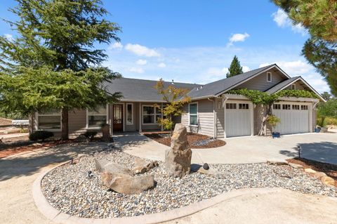 A home in Ahwahnee