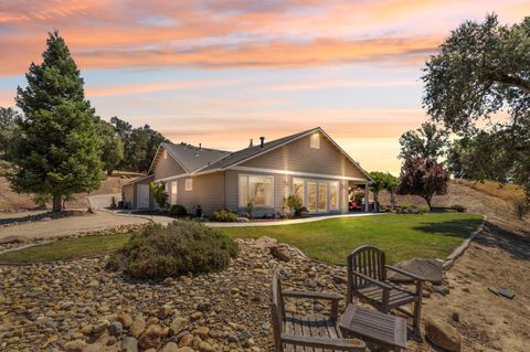 A home in Ahwahnee