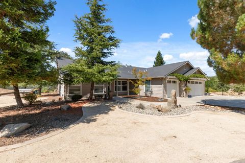 A home in Ahwahnee