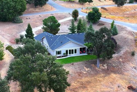 A home in Ahwahnee