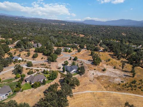 A home in Ahwahnee