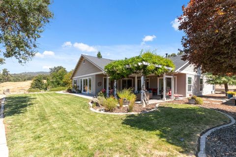 A home in Ahwahnee