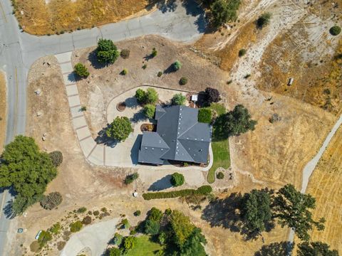 A home in Ahwahnee