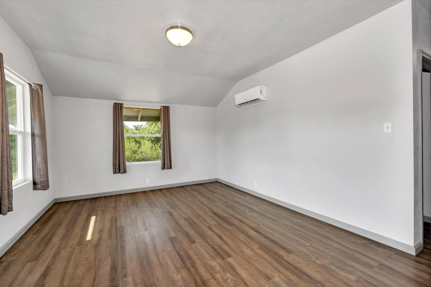 Fresno, California 93725, United States, 12 Bedrooms Bedrooms, ,Residential,Active,6370