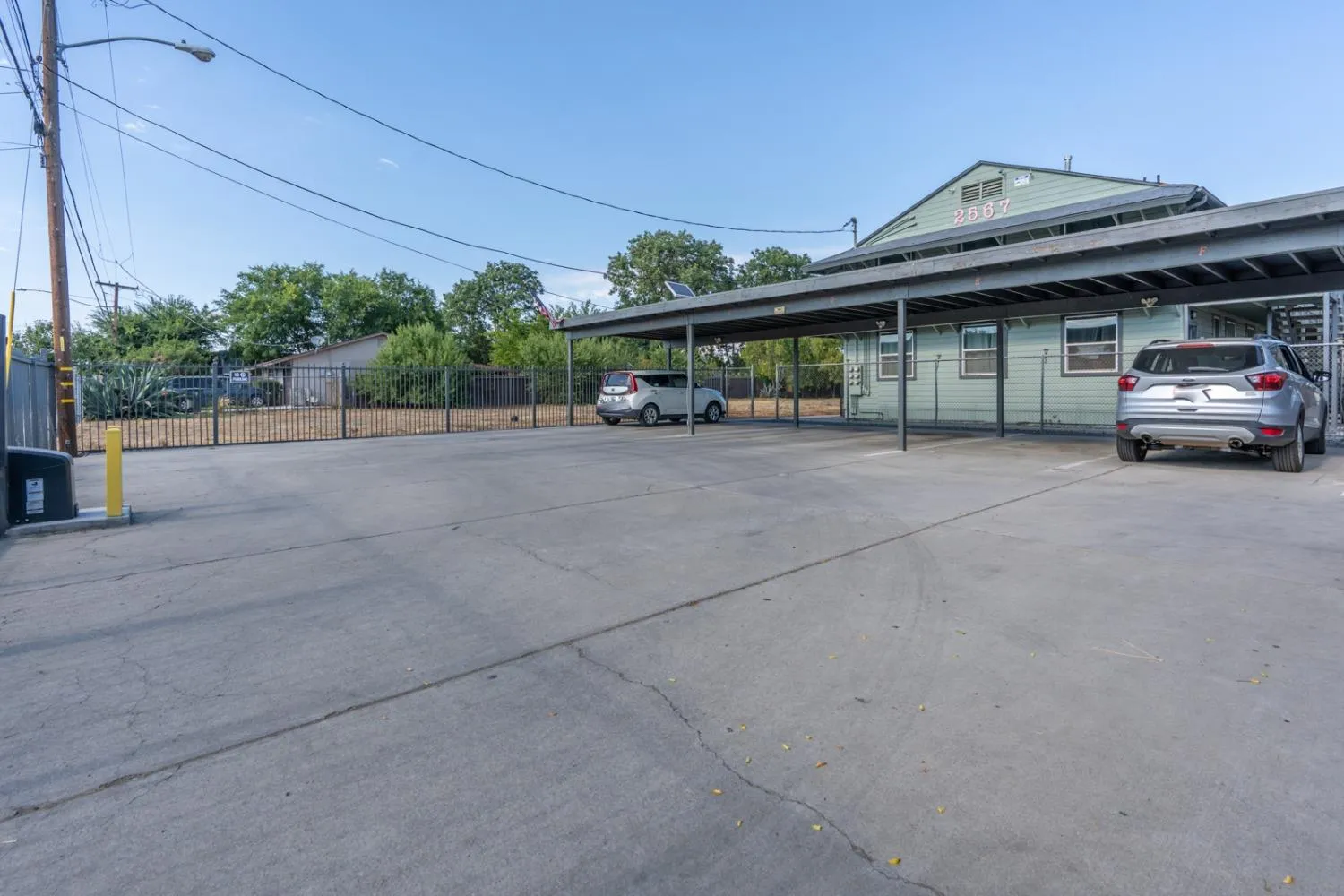 Fresno, California 93725, United States, 12 Bedrooms Bedrooms, ,Residential,Active,6370