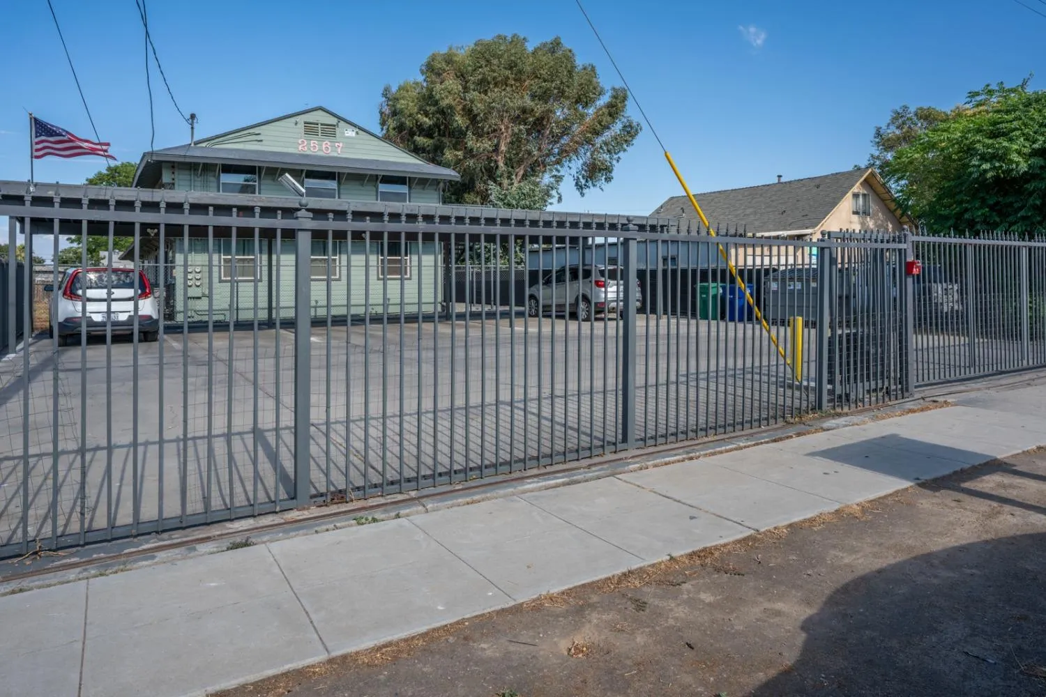 Fresno, California 93725, United States, 12 Bedrooms Bedrooms, ,Residential,Active,6370