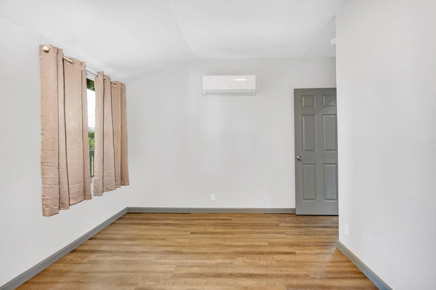 Fresno, California 93725, United States, 12 Bedrooms Bedrooms, ,Residential,Active,6370