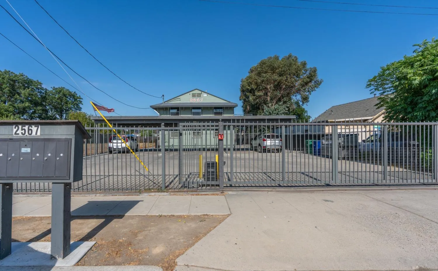 Fresno, California 93725, United States, 12 Bedrooms Bedrooms, ,Residential,Active,6370