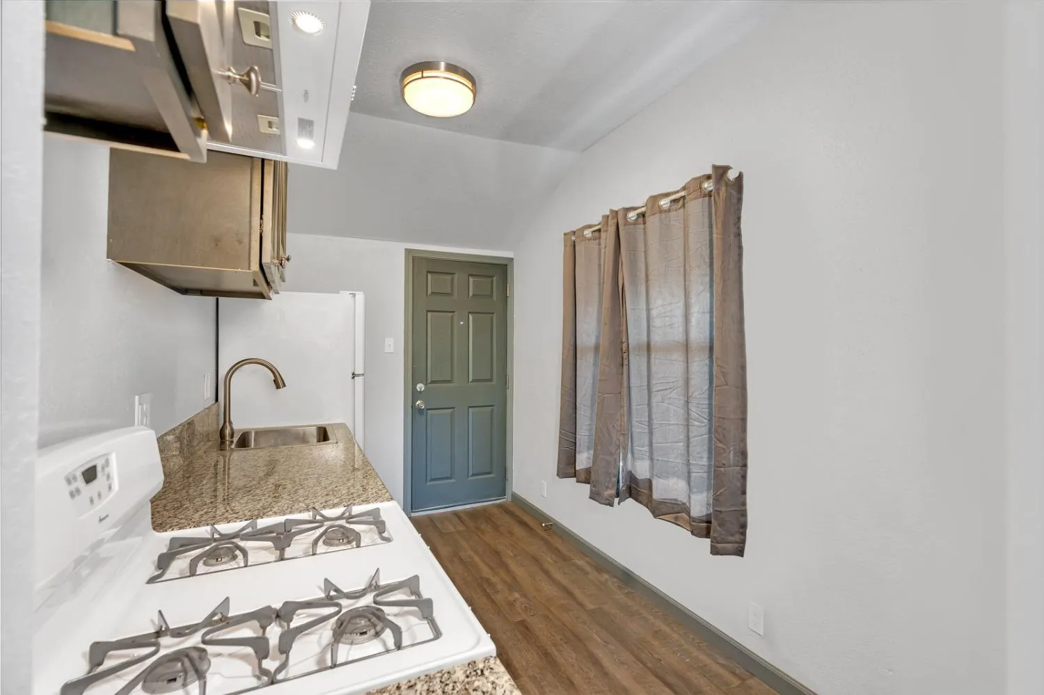 Fresno, California 93725, United States, 12 Bedrooms Bedrooms, ,Residential,Active,6370