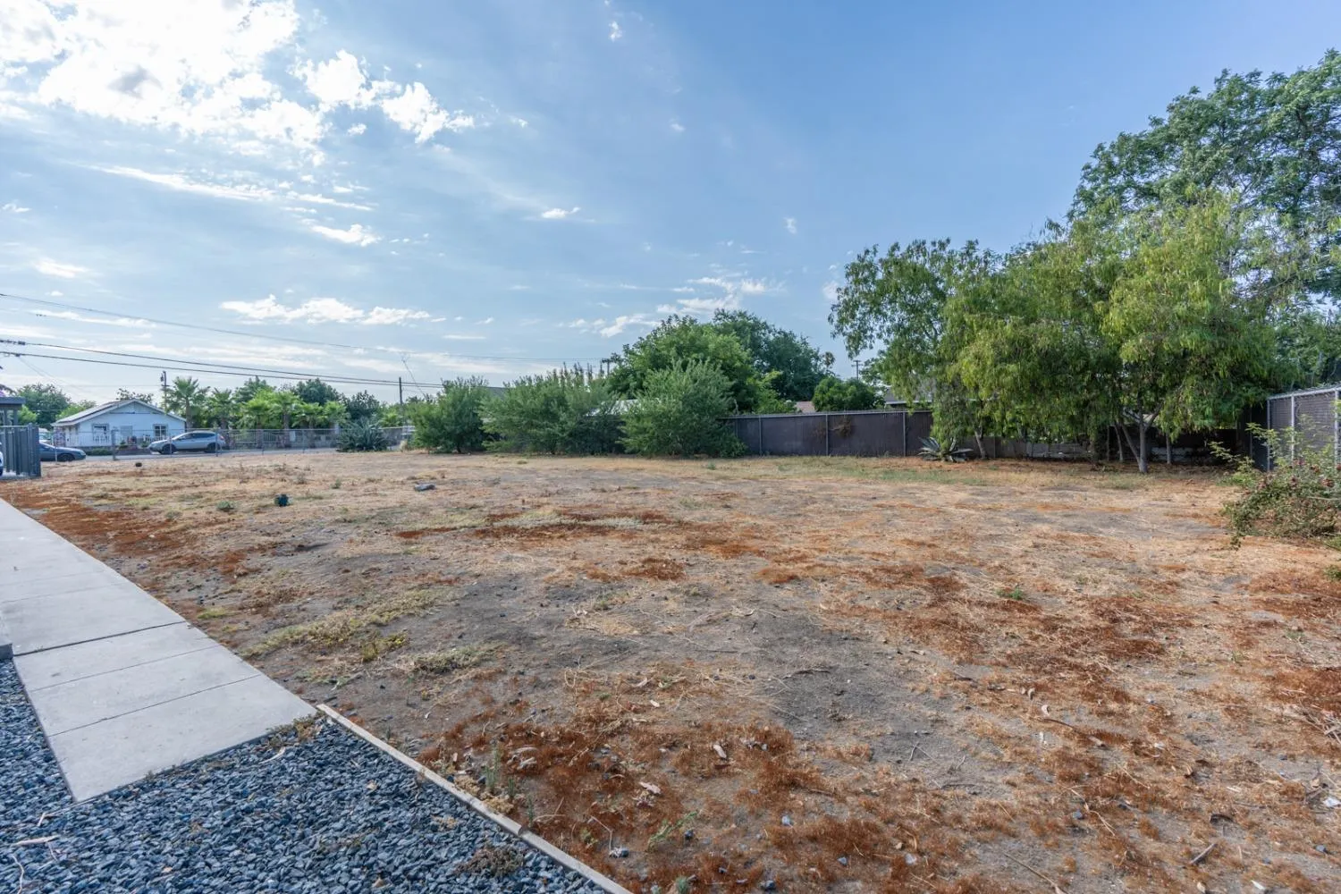 Fresno, California 93725, United States, 12 Bedrooms Bedrooms, ,Residential,Active,6370