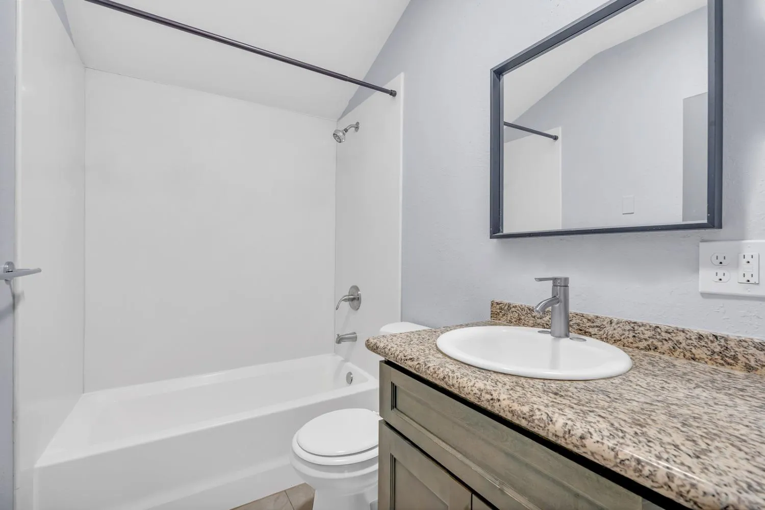 Fresno, California 93725, United States, 12 Bedrooms Bedrooms, ,Residential,Active,6370