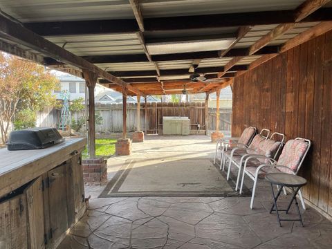 A home in Coalinga