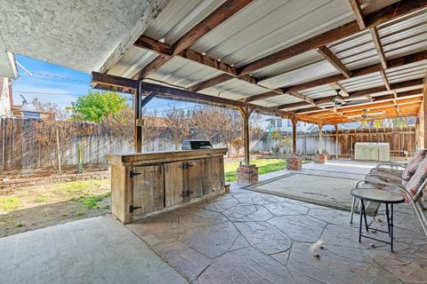 A home in Coalinga