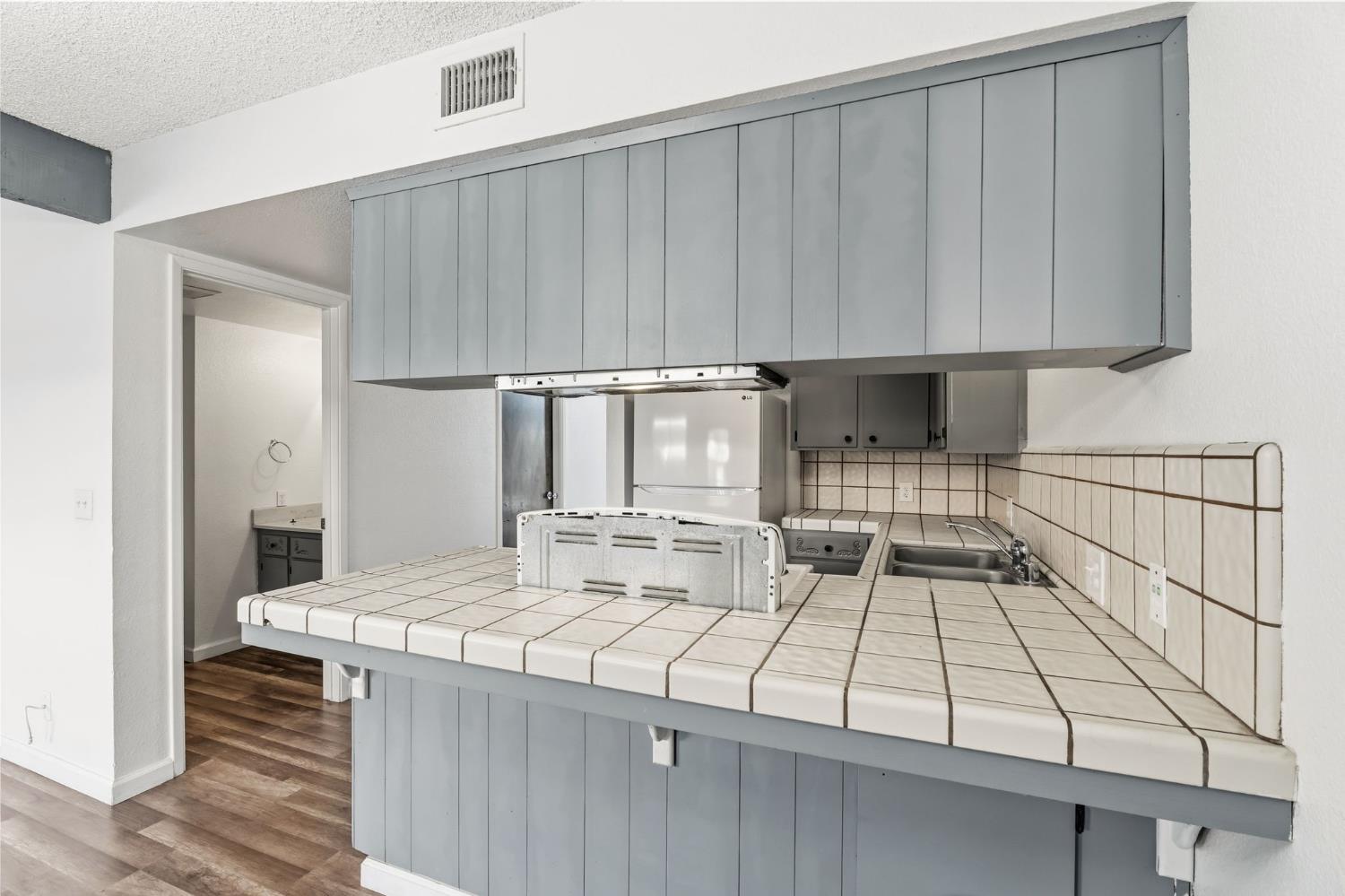 50 N 19Th Avenue A-F - Photo 4