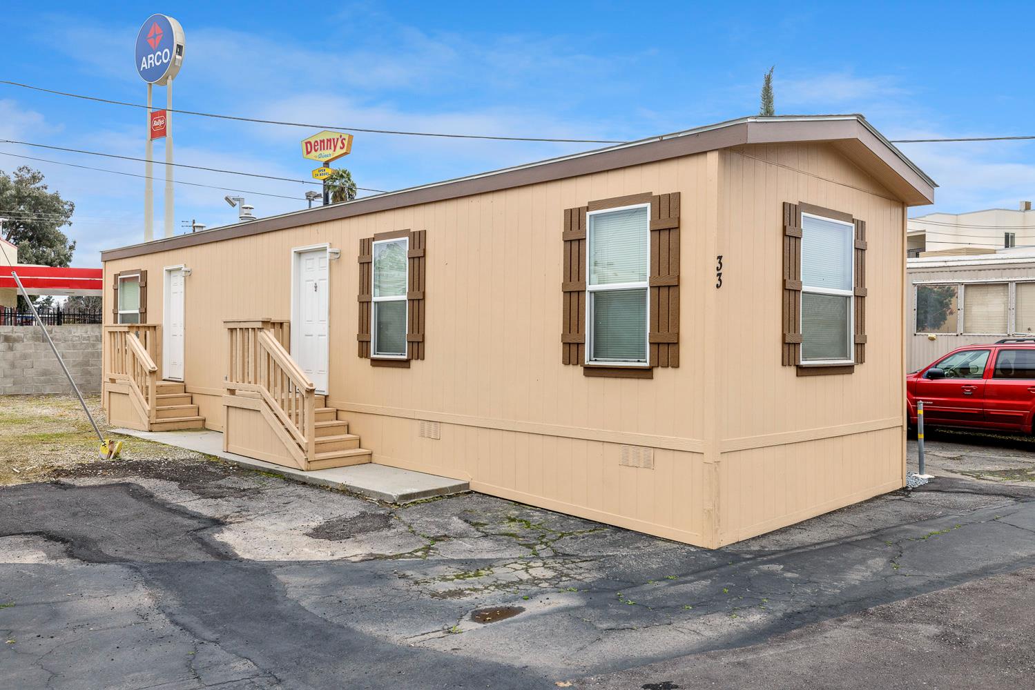 1719 W Olive 33 - Photo 2
