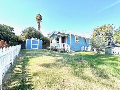 A home in Lemoore