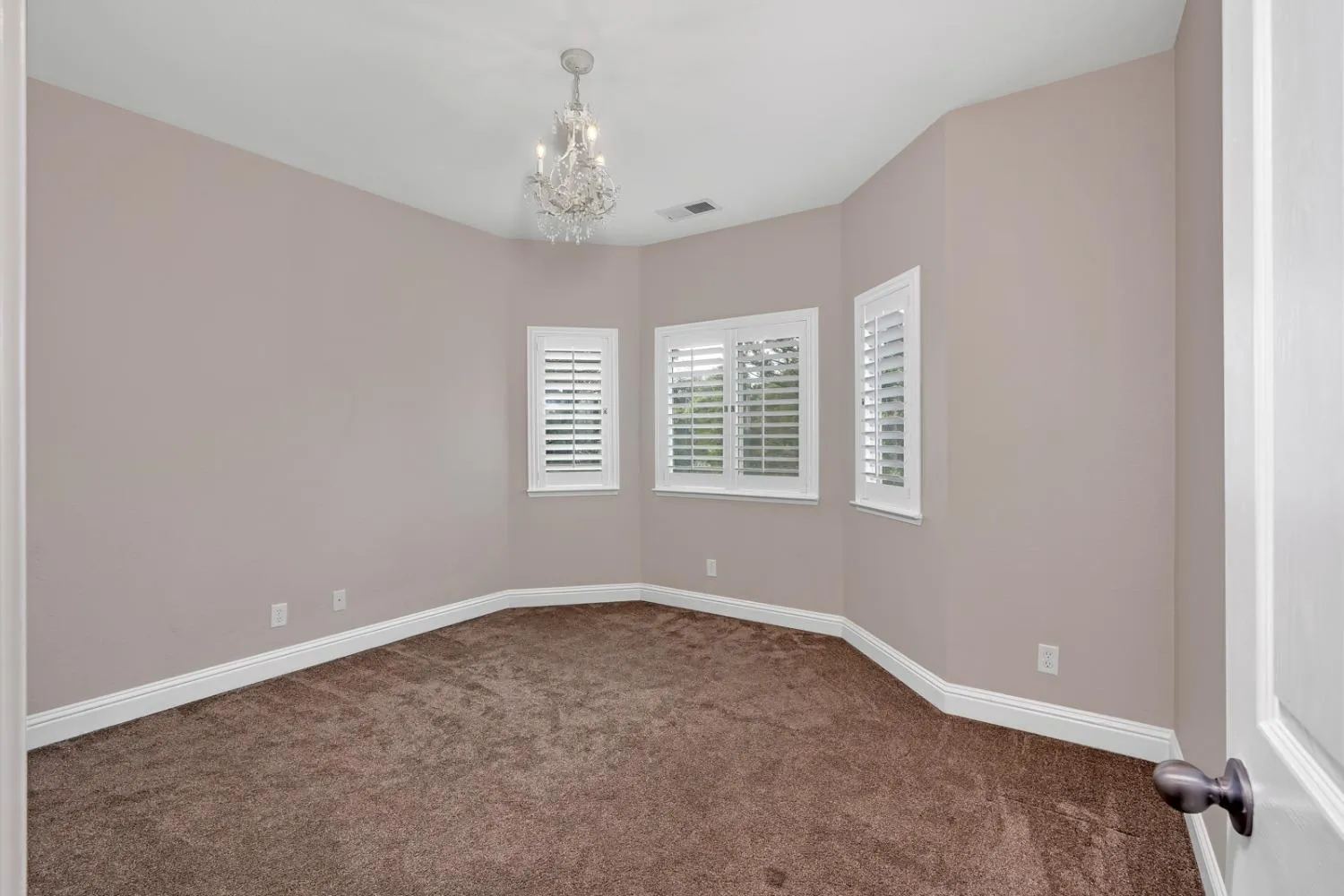 Fresno, California 93730, United States, 4 Bedrooms Bedrooms, ,3 BathroomsBathrooms,Residential,Active,131805