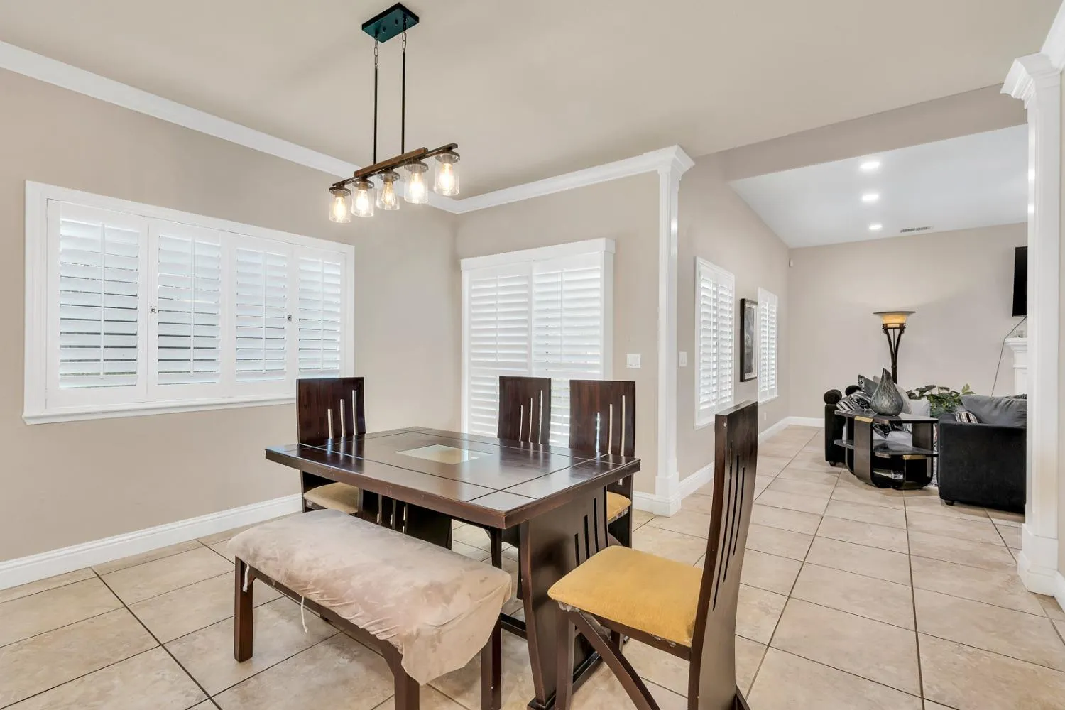 Fresno, California 93730, United States, 4 Bedrooms Bedrooms, ,3 BathroomsBathrooms,Residential,Active,131805