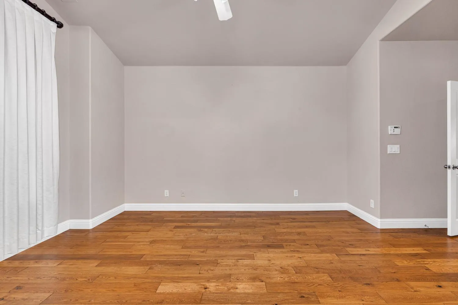 Fresno, California 93730, United States, 4 Bedrooms Bedrooms, ,3 BathroomsBathrooms,Residential,Active,131805