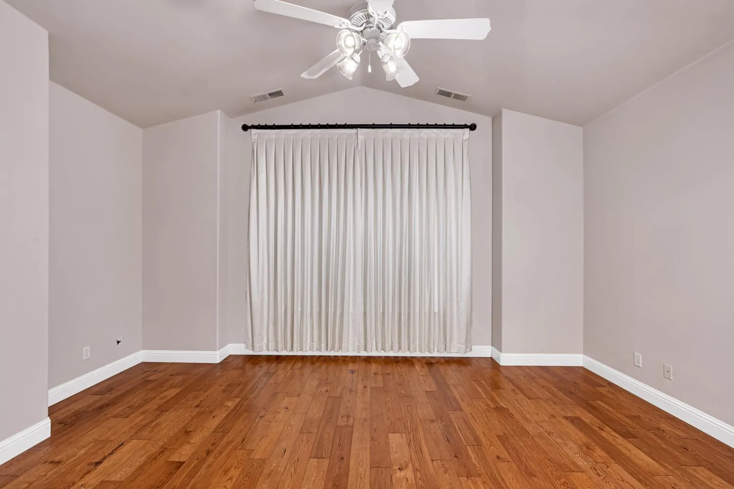 Fresno, California 93730, United States, 4 Bedrooms Bedrooms, ,3 BathroomsBathrooms,Residential,Active,131805