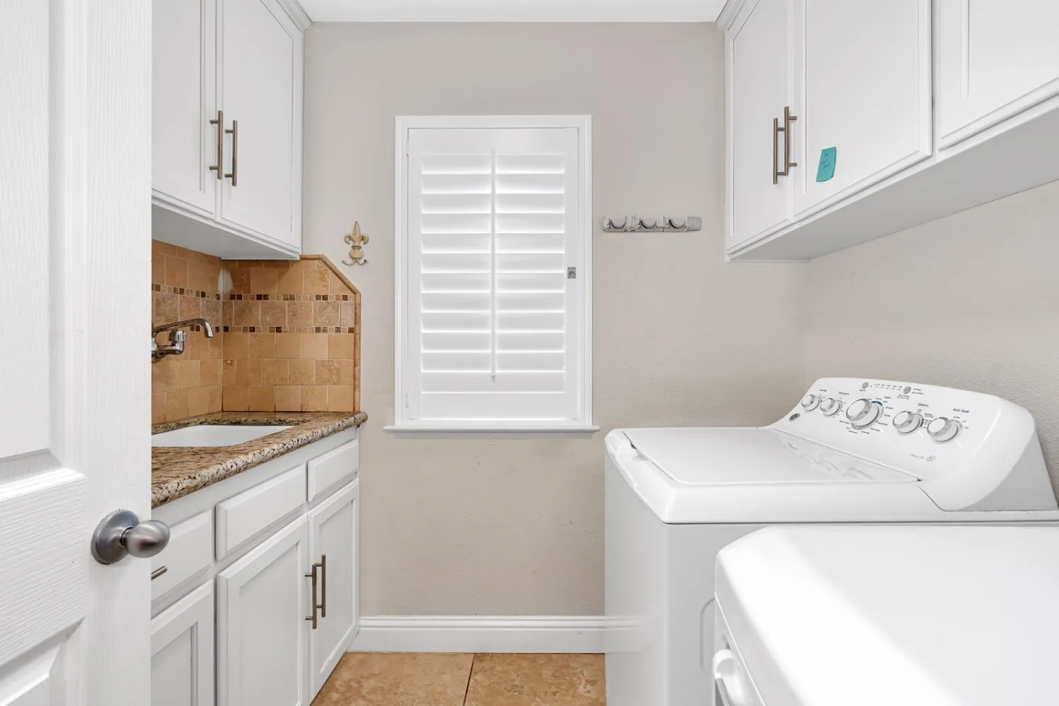 Fresno, California 93730, United States, 4 Bedrooms Bedrooms, ,3 BathroomsBathrooms,Residential,Active,131805