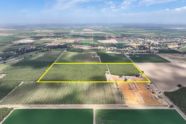 3948 13 1/4 AVE, HANFORD, CA 93230 - Image c4706660f100ee13cc8cbf9fc3f46a21/686375886