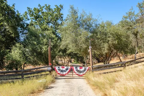 29423 Hidden Hollow Lane, Tollhouse, CA 93667 - MLS#: 617057