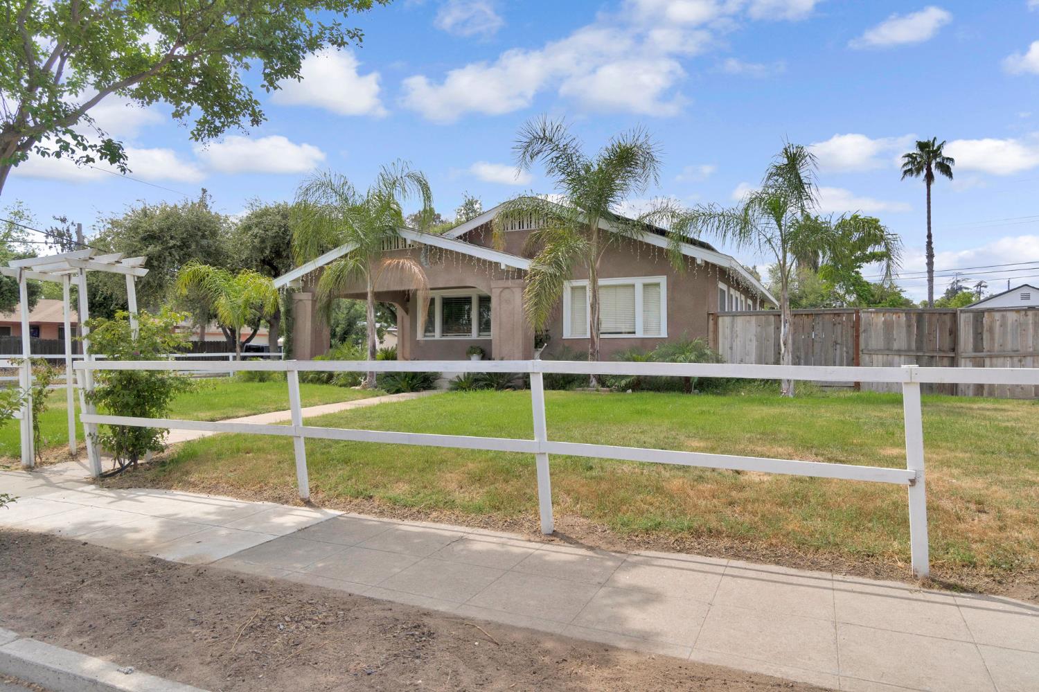 1005 N Fruit Avenue - Photo 3