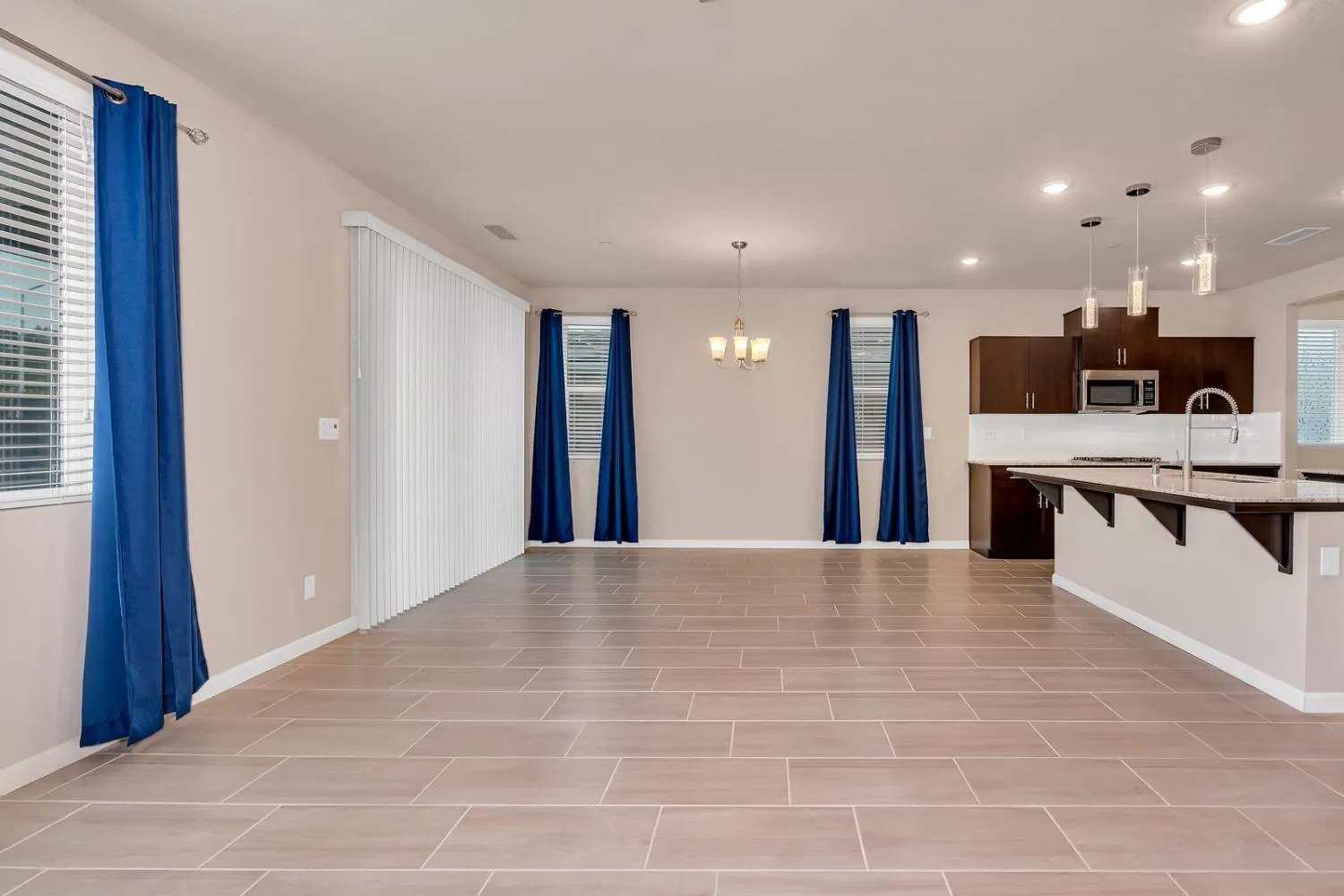 Clovis, California 93619, United States, 3 Bedrooms Bedrooms, ,2 BathroomsBathrooms,Residential,Active,103184