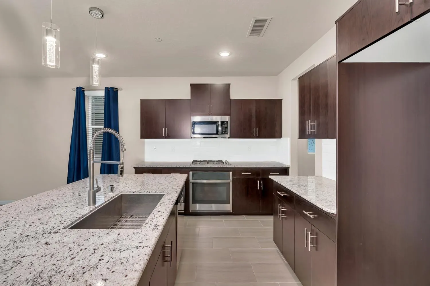 Clovis, California 93619, United States, 3 Bedrooms Bedrooms, ,2 BathroomsBathrooms,Residential,Active,103184