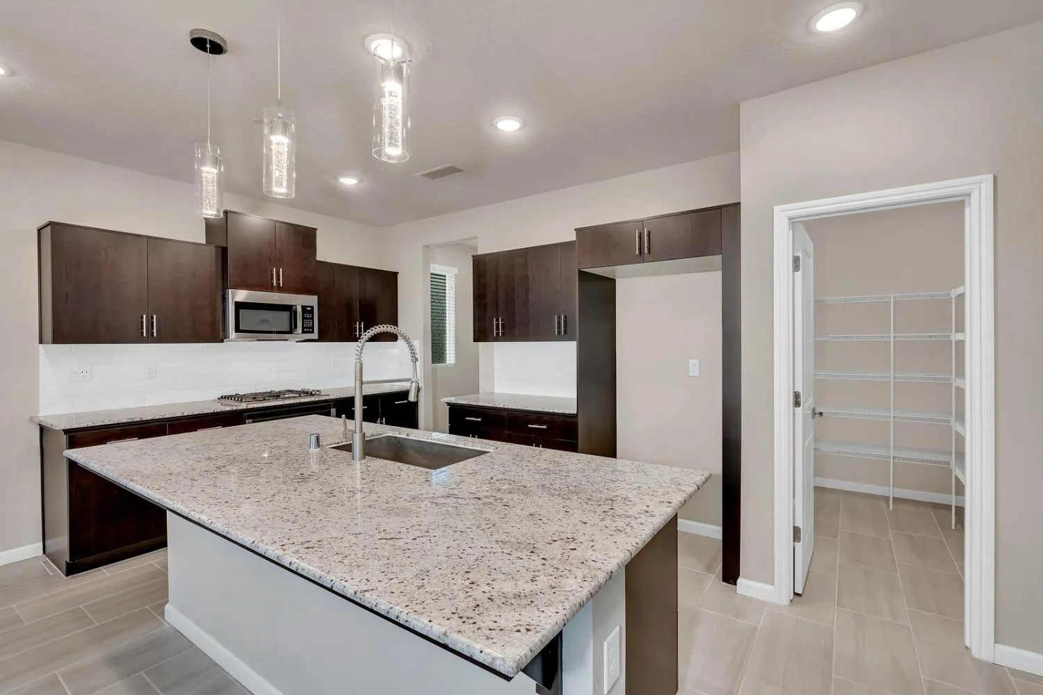 Clovis, California 93619, United States, 3 Bedrooms Bedrooms, ,2 BathroomsBathrooms,Residential,Active,103184