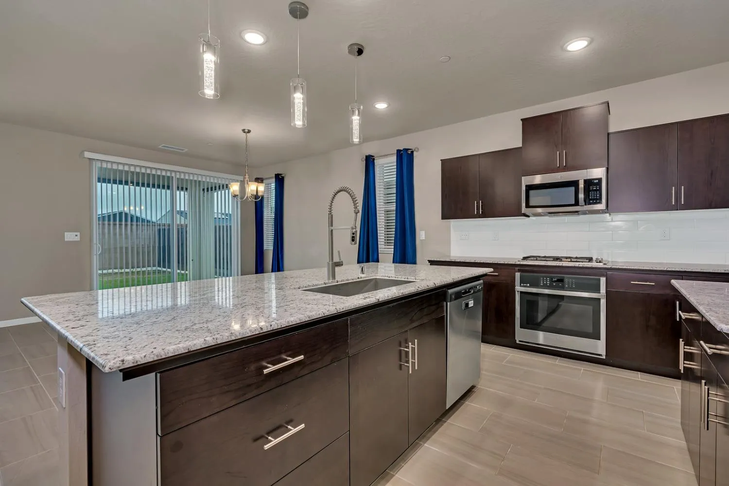 Clovis, California 93619, United States, 3 Bedrooms Bedrooms, ,2 BathroomsBathrooms,Residential,Active,103184