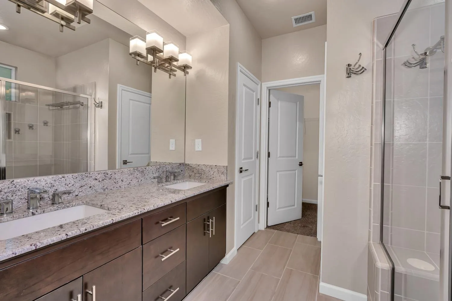 Clovis, California 93619, United States, 3 Bedrooms Bedrooms, ,2 BathroomsBathrooms,Residential,Active,103184