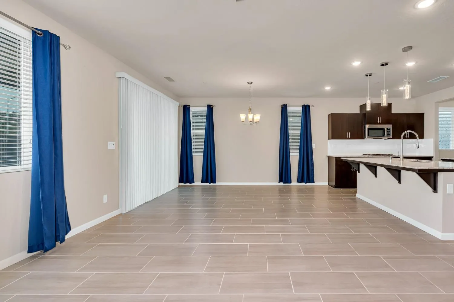 Clovis, California 93619, United States, 3 Bedrooms Bedrooms, ,2 BathroomsBathrooms,Residential,Active,103184