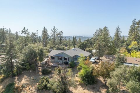 A home in Mariposa