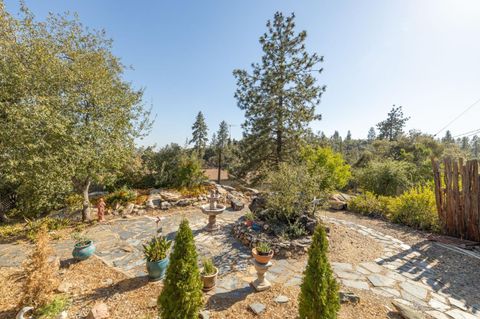 A home in Mariposa