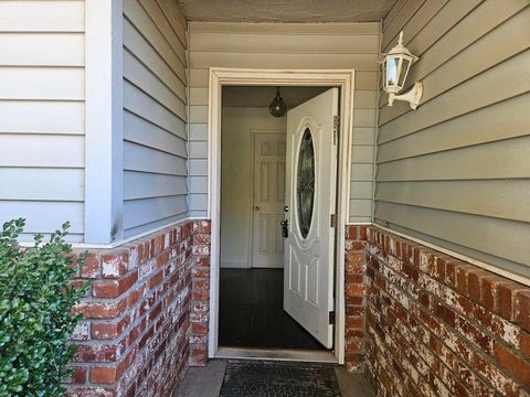 A home in Coalinga