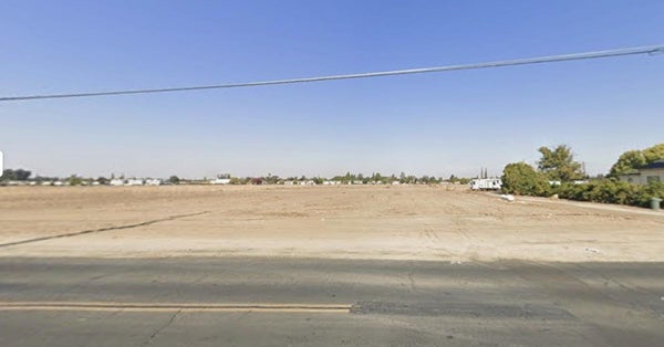 2046 E GOSHEN AVE, VISALIA, CA 93292 - Image d1344a2c00a6371162ed64da444b13d7/975318408