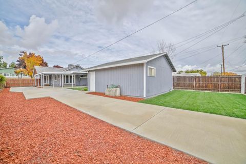 A home in Coalinga