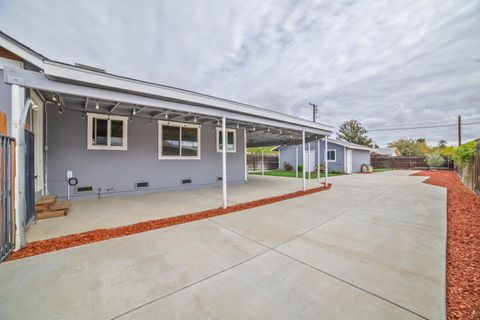 A home in Coalinga