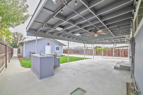 A home in Coalinga