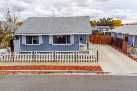 A home in Coalinga