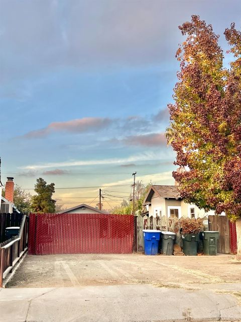 A home in Coalinga