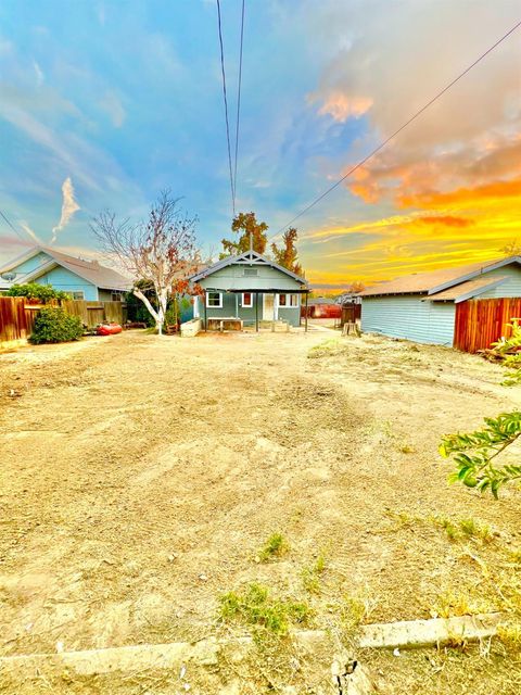 A home in Coalinga