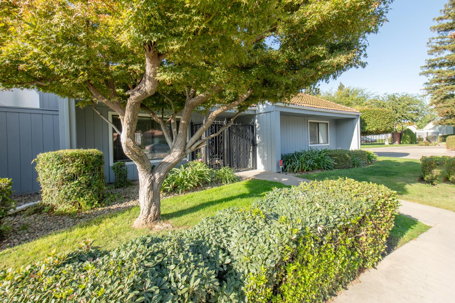 1915 W Santa Ana Avenue - Photo 2