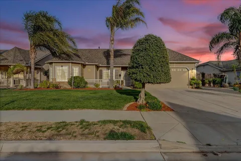952 Privilege Way, Lemoore, CA 93245 - MLS#: 627645